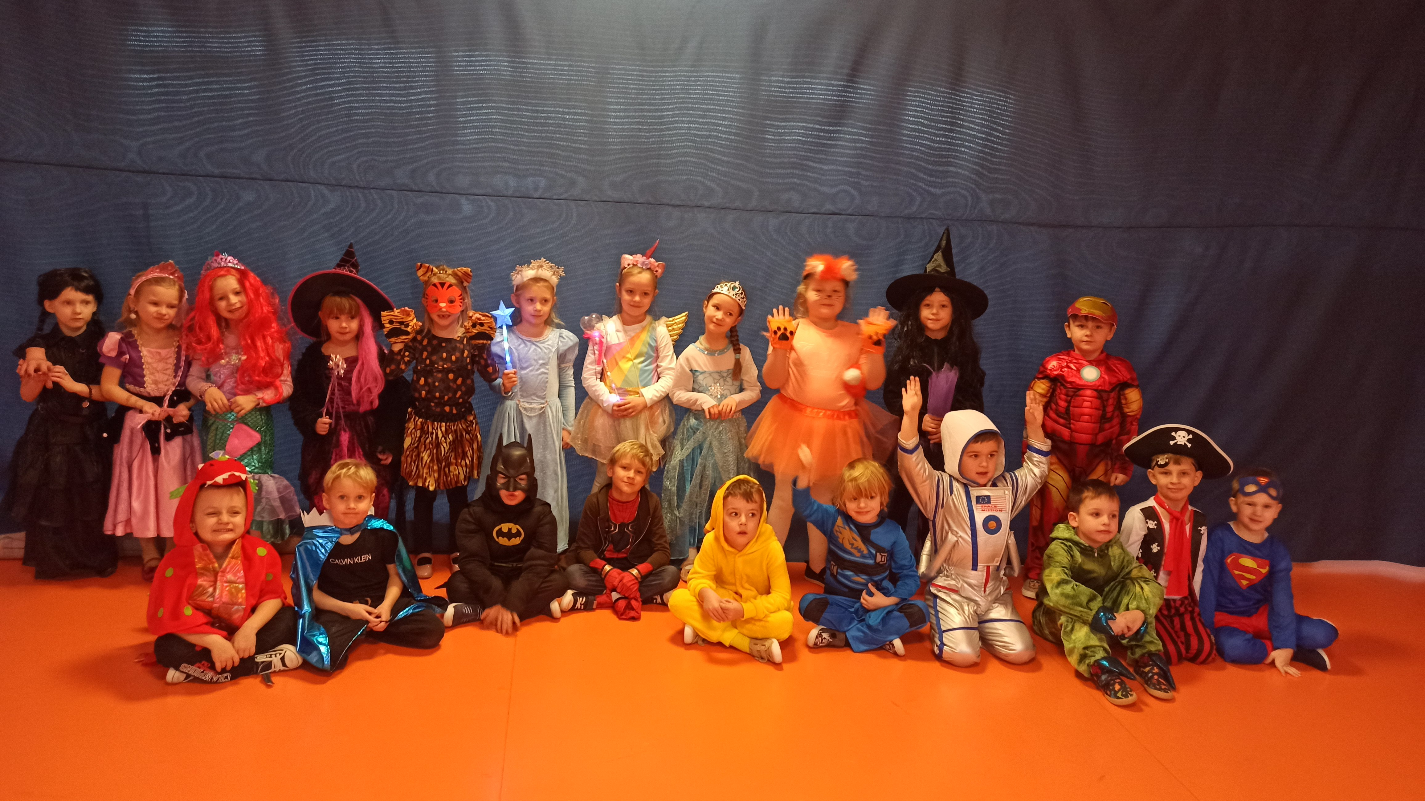  Dzieci w przebraniach