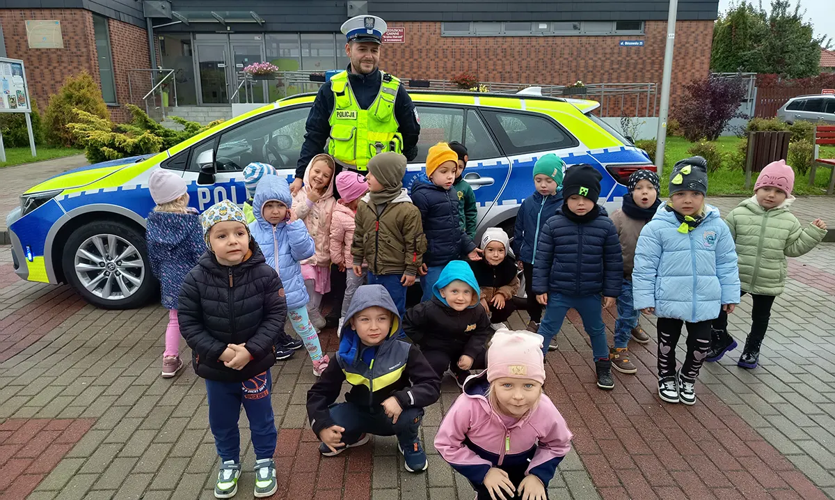  Dzieci i policjant