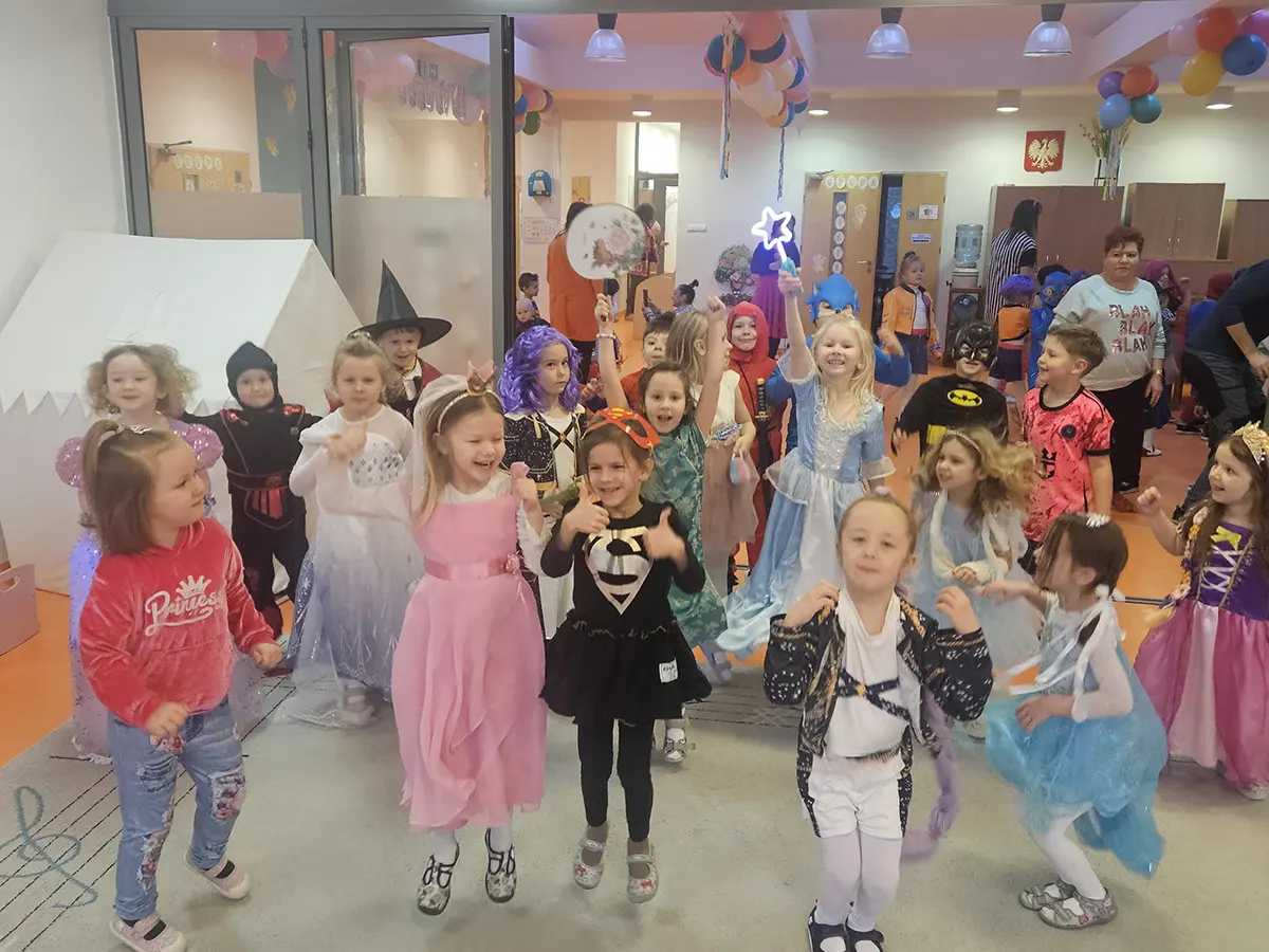  Dzieci w przebraniach