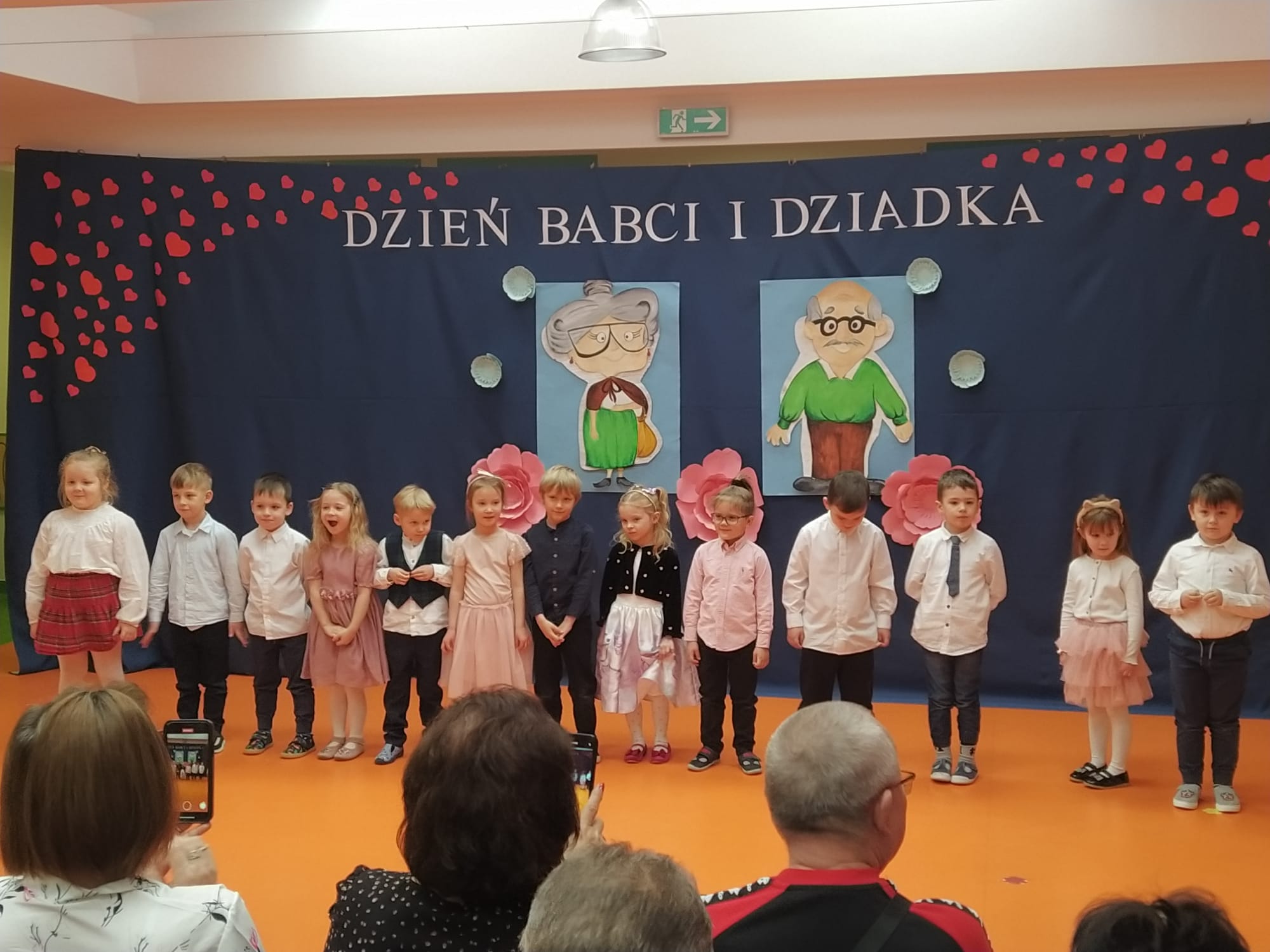  Dzieci, babcia, dziadek